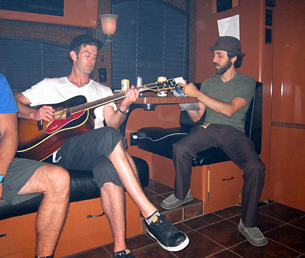 Jay Alders drawing G Love in the Tour Bus
