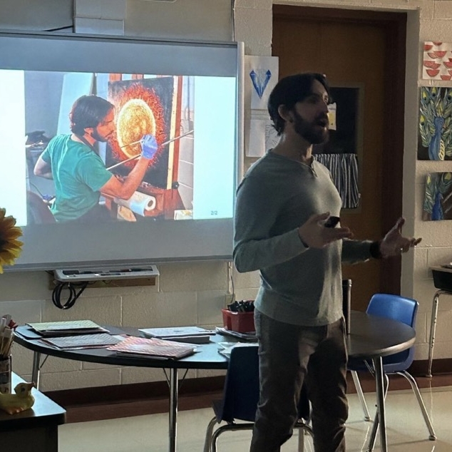 Artist Jay Alders speaking to children about the world of creativit